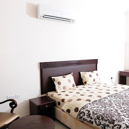 Al Jumhour Hotel Apartments Sur Luaran gambar