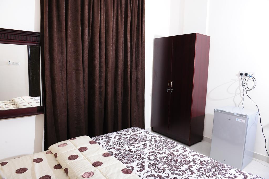 Al Jumhour Hotel Apartments Sur Luaran gambar