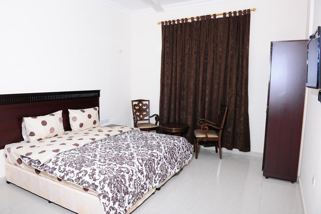 Al Jumhour Hotel Apartments Sur Luaran gambar
