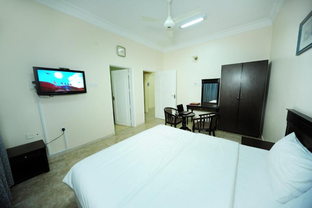 Al Jumhour Hotel Apartments Sur Luaran gambar